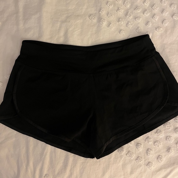 Park Life (Aritzia) Shorts - Picture 2 of 3